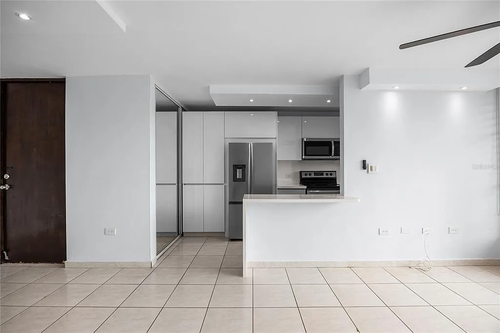 3 bed, 2.0 bath, 1200 sqft, $2,300 — Photo 4