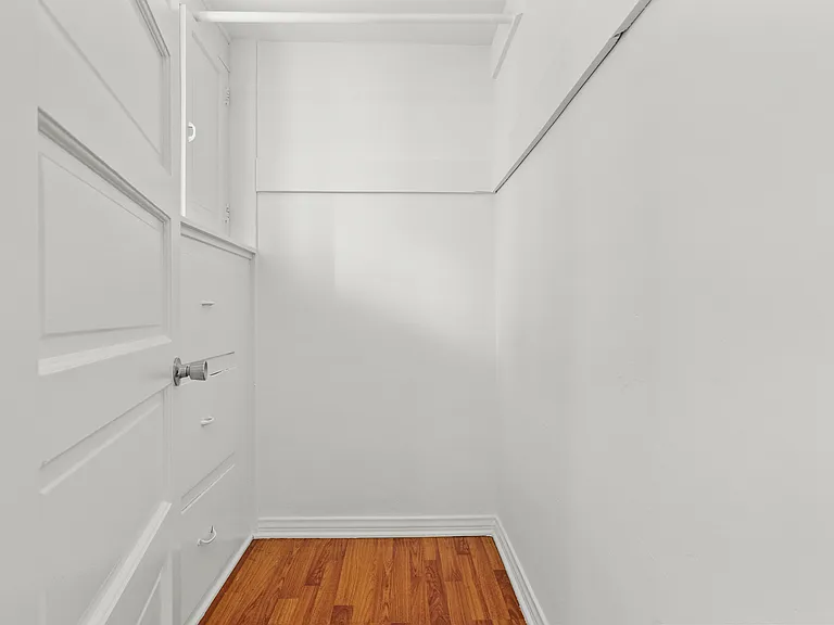 1322 S Van Ness Ave #1 — Photo 10