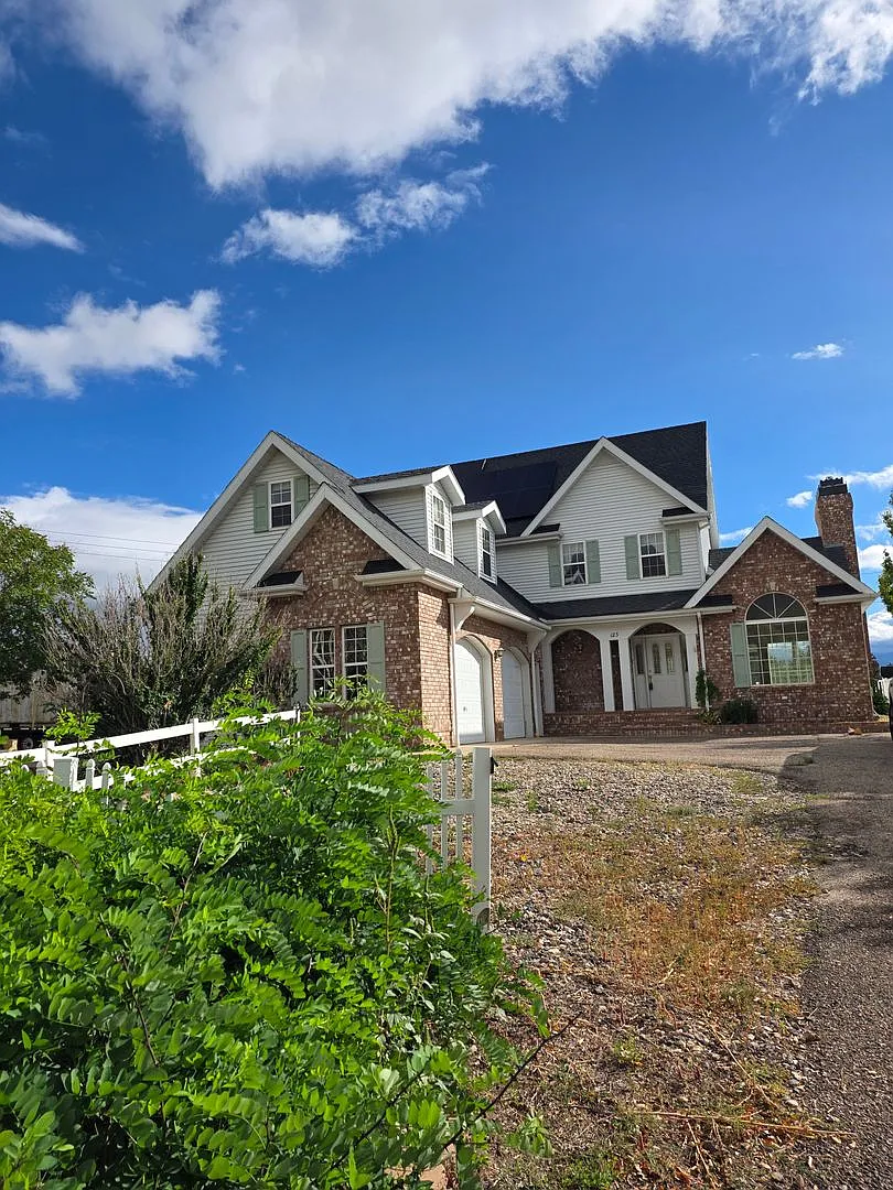 Exceptional New Harmony Home with Stunning Views & 2.75 Acres — Photo 3