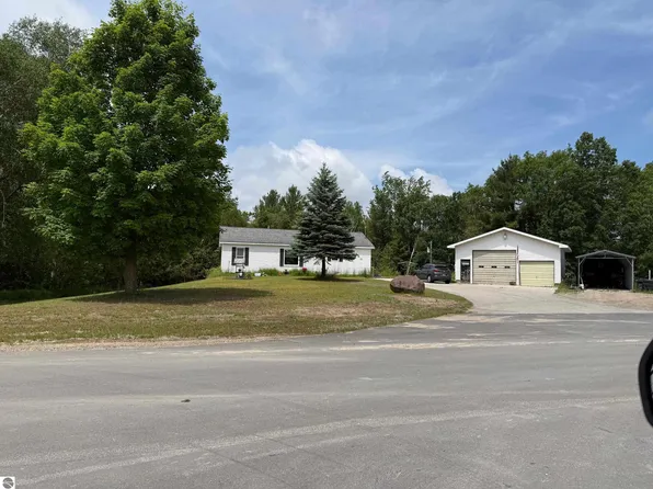 1950 Vanderlip Rd, Traverse City, MI 49686