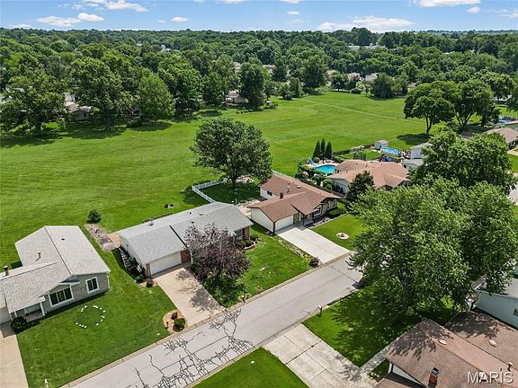 4th image of 21 Newberry Dr