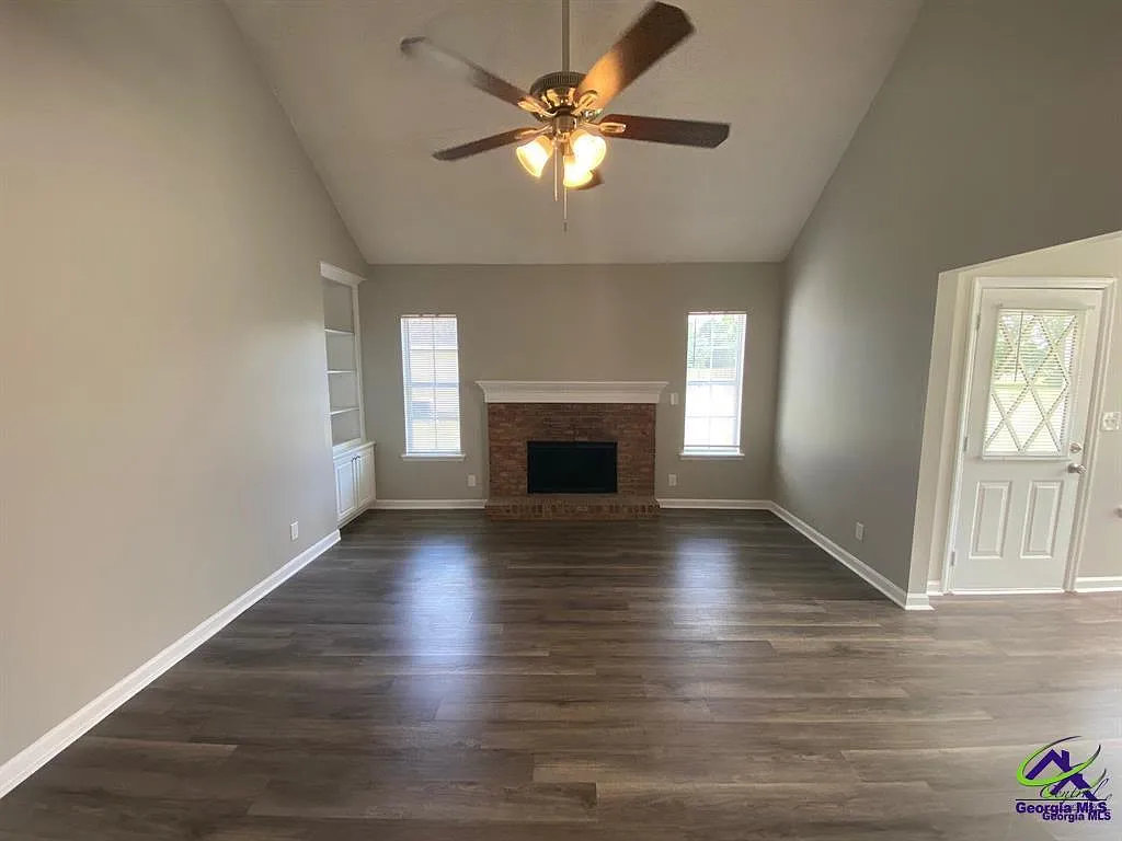 3 bed, 2.0 bath, 1398 sqft, $1,750 — Photo 2