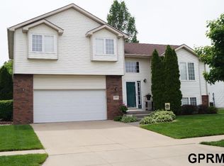 5439 NW 4th St, Lincoln, NE 68521