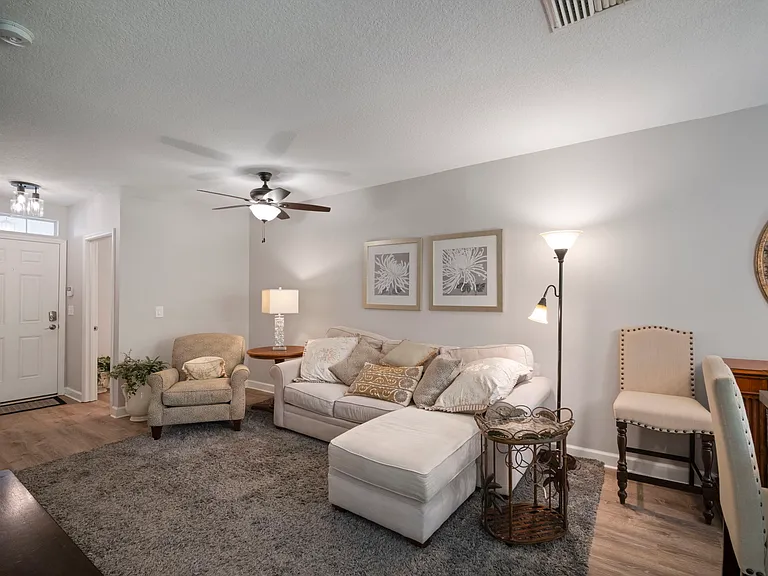 9722 Forestdale Ct — Photo 16