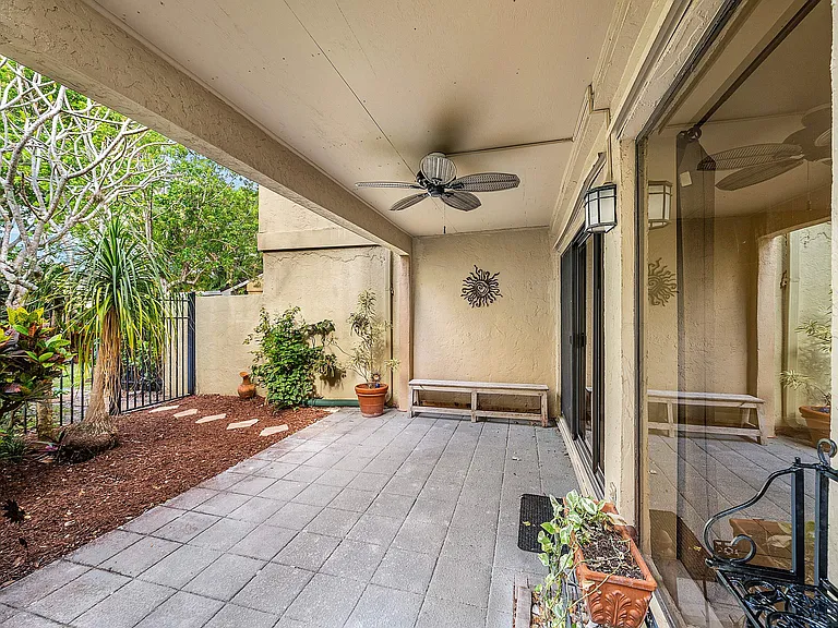 5664 Santiago Cir — Photo 47