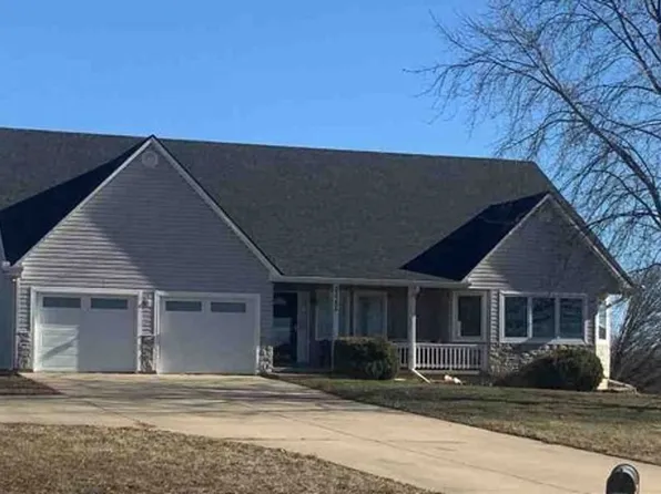 23305 S Hickory Ct, Spring Hill, KS 66083