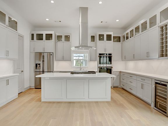 3rd image of 1716 Rosewood St #C