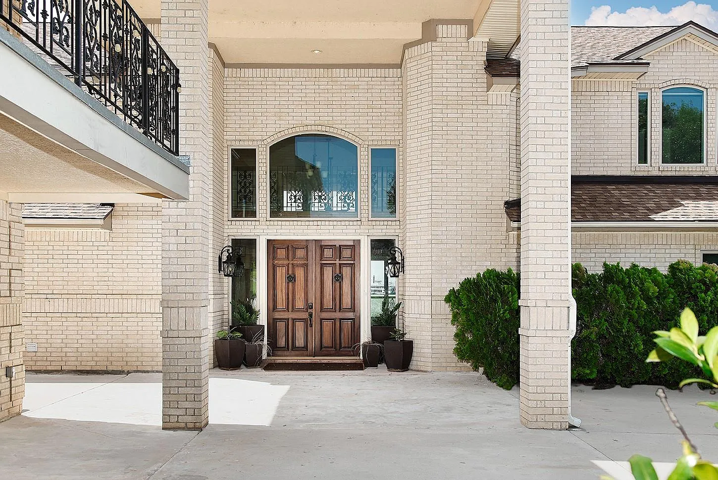 5 bed, 4.5 bath, 4066 sqft, $5,475 — Photo 4