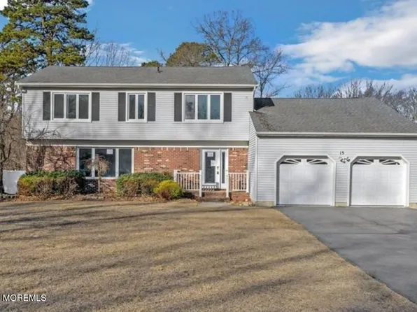 15 Saupe Drive, Manalapan, NJ 07726