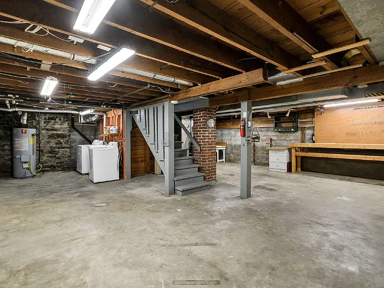 218 N 8th St — Photo 17