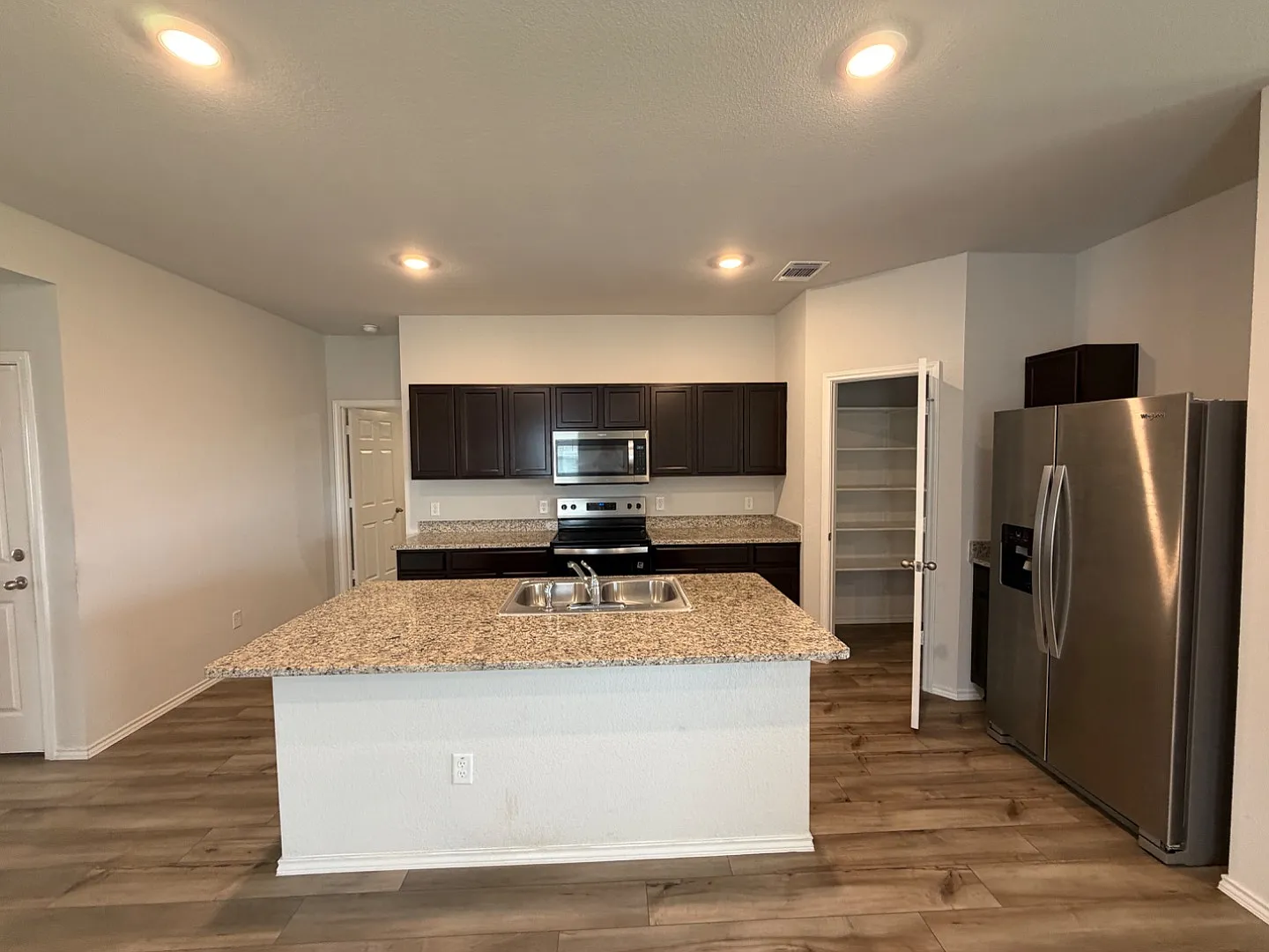 818 McLellan Dr — Photo 3