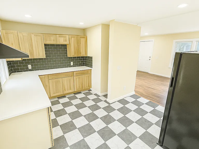 2914 E Stadium Dr — Photo 2