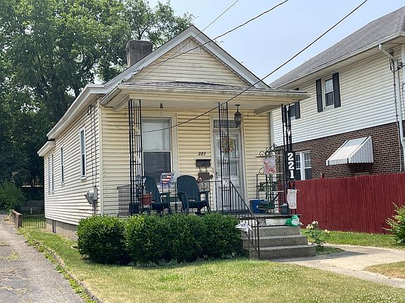 3rd image of 221 Escalon St