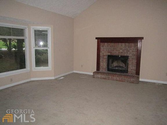 3rd image of 133 Deerfield Ln