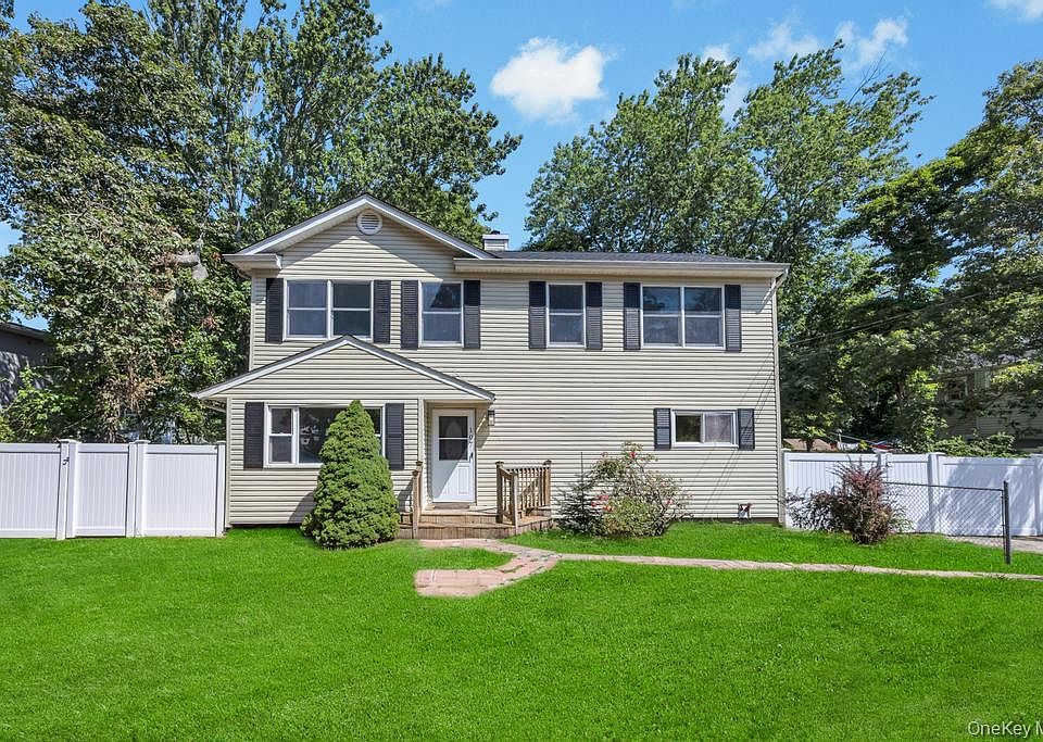 1st image of 107 Shinnecock Avenue