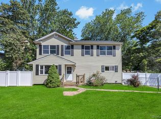 107 Shinnecock Ave, Mastic, NY 11950
