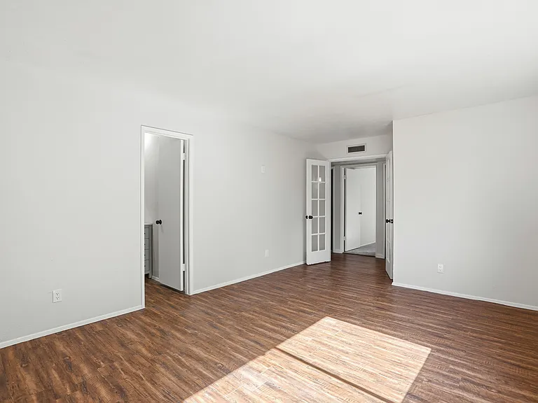 2711 Treeview Dr — Photo 12