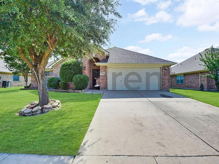 5228 Lake Grove Dr — Photo 1