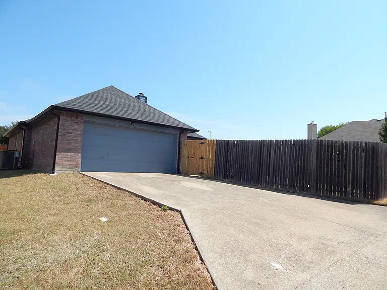 1412 Wesley Dr — Photo 23