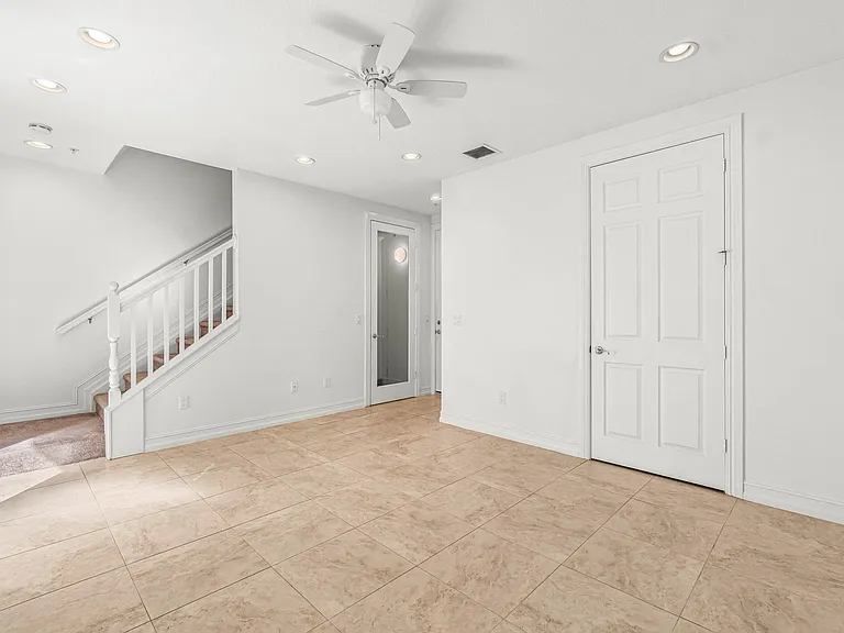 109 E Coda Cir — Photo 16