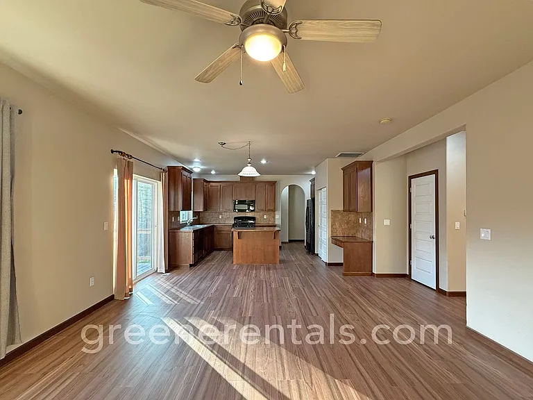 611 H St SW — Photo 11
