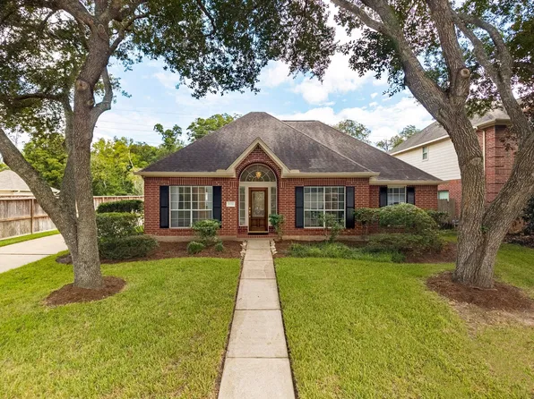 1938 Canyon Crest Dr, Sugar Land, TX 77479