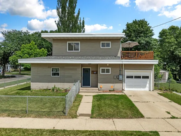 105 10th Ave NE, Minot, ND 58703