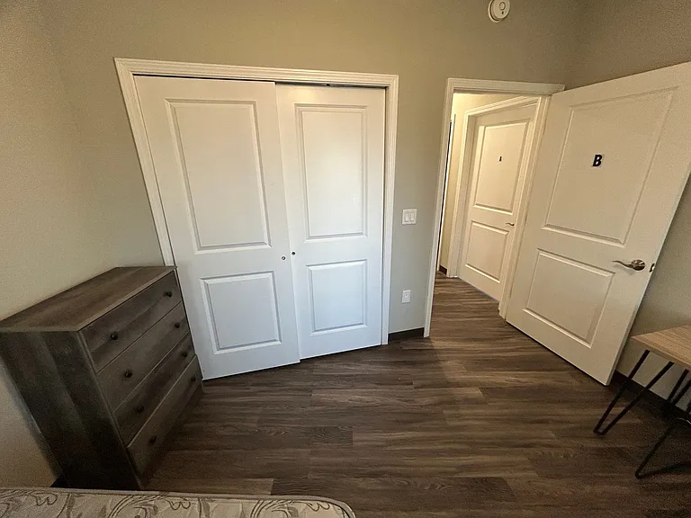 302 E Clark St — Photo 20