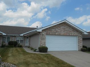 1642 Golden Oak Dr, Crown Point, IN 46307