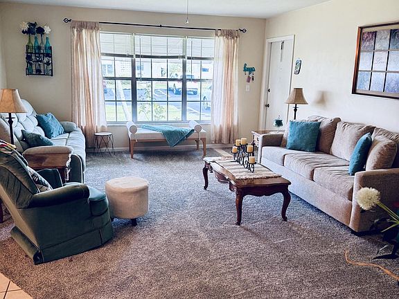 5th image of 915 Savannas Point Dr APT B