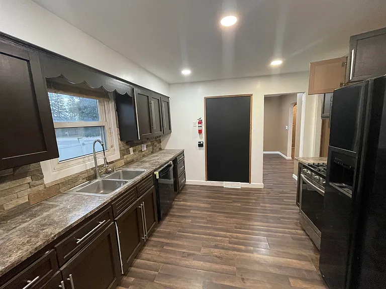 2916 S Euclid Ave — Photo 3
