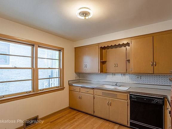 4th image of 6230 N Kedvale Ave