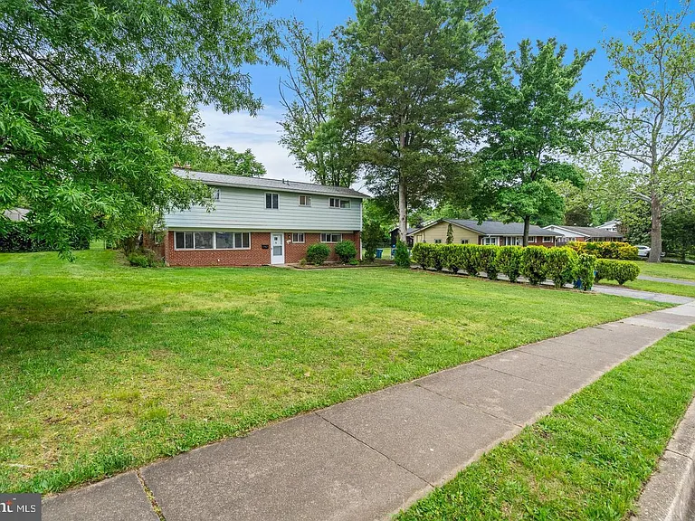 6318 Willowood Ln — Photo 2