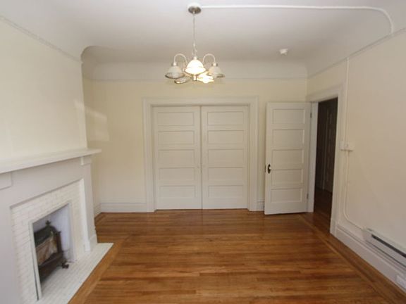 5th image of 284 Diamond St