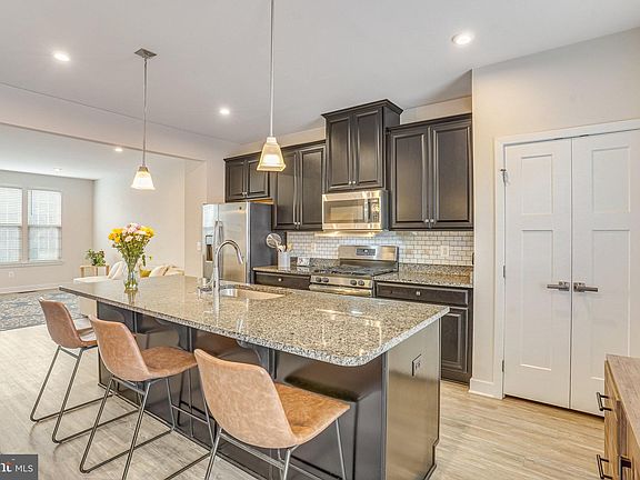 3rd image of 11360 Willow Green Cir
