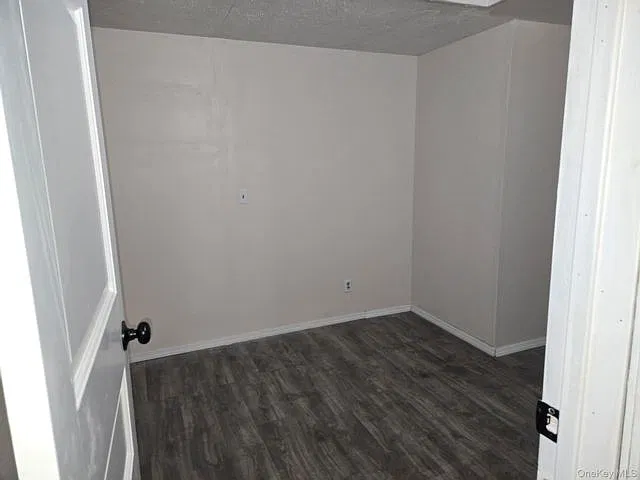 3 bed, 1.0 bath, 1000 sqft, $2,700 — Photo 3
