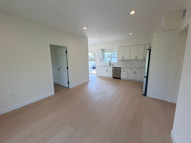 5442 N Duxford Ave — Photo 4