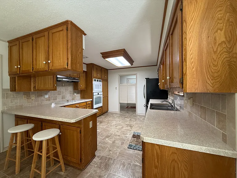8707 Sandstone Dr — Photo 9