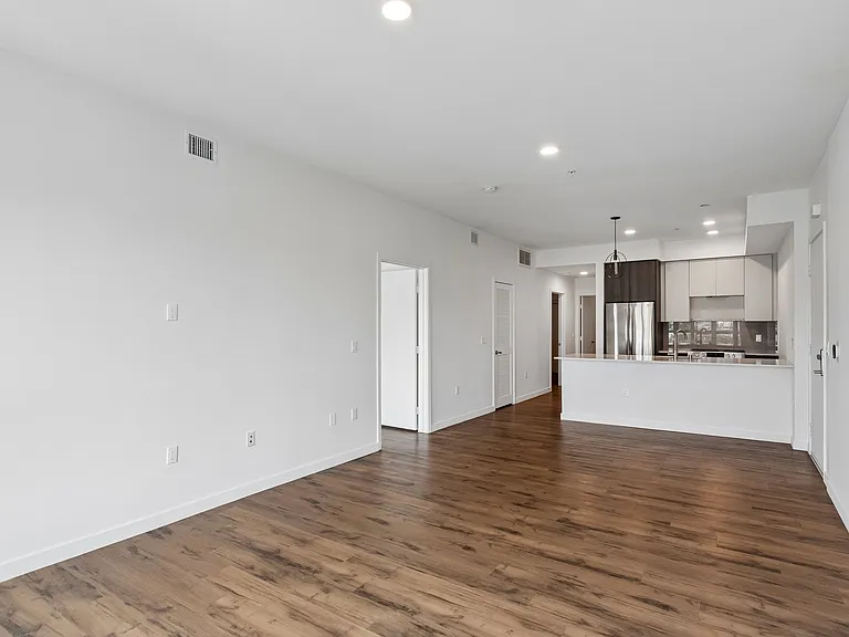 Maxwell Apartments — Photo 57