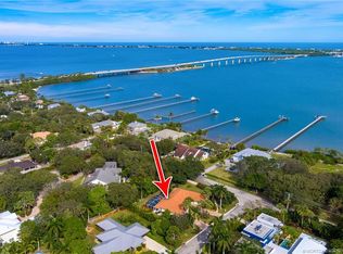 100 Hillcrest Dr, Sewalls Pt, FL 34996