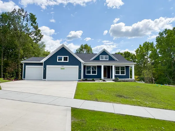 5888 Valley Point Dr SE, Caledonia, MI 49316