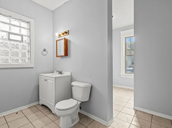 2215 W Mineral St, Milwaukee, WI 53204