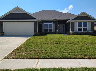 640 Greystone Ln, Angleton, TX 77515