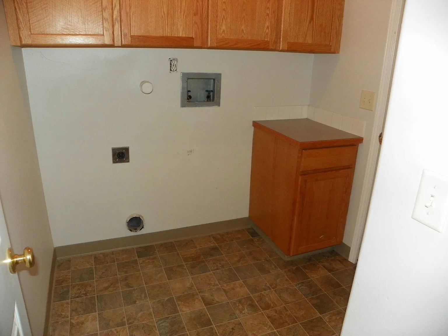 3 bed, 2.5 bath, 1550 sqft, $1,650 — Photo 3