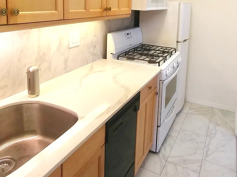 196 W 9th St #1 — Photo 2