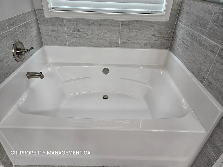 352 Newshaw Dr — Photo 34