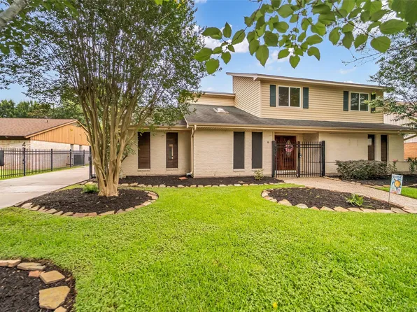 4303 Long Grove Dr, Seabrook, TX 77586