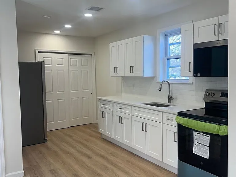 38 Carroll St #2 — Photo 2