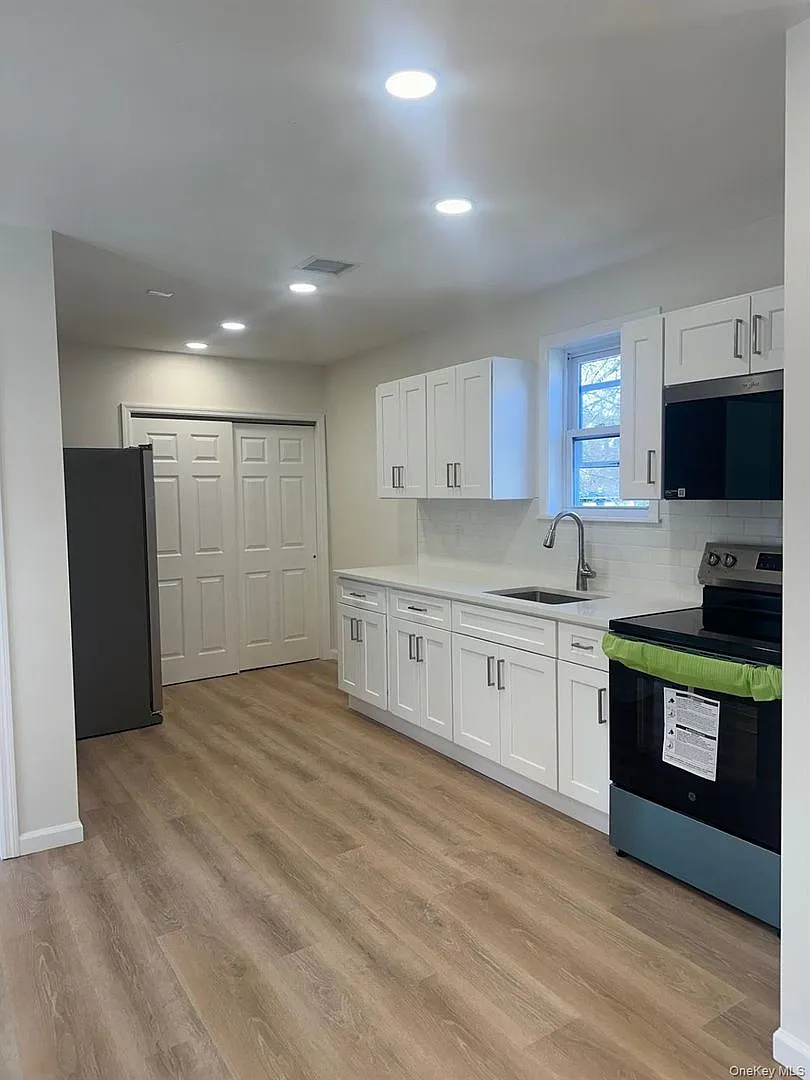 Building Photo - 38 Carroll St #2