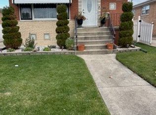 7733 Rutherford Ave, Burbank, IL 60459